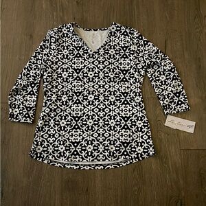 Lulu B Black White Cooling UPF 50 V Neck Tunic Top Size M NWT new resortwear